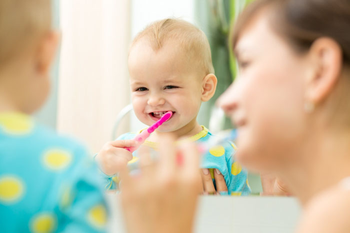 Giữ gìn vệ sinh răng miệng sạch sẽ mỗi ngày cho trẻ