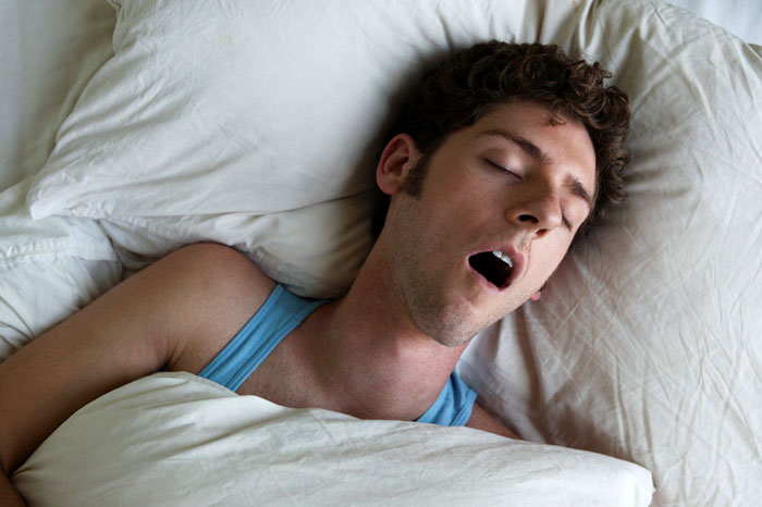 Ngủ há miệng có thể do nhiều nguyên nhân khác nhau gây nên