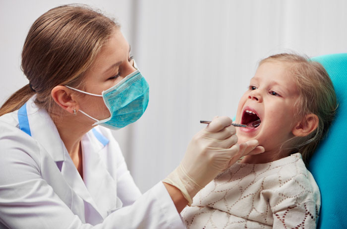 Thăm khám răng miệng tại nha khoa là việc làm rất quan trọng và cần thiết