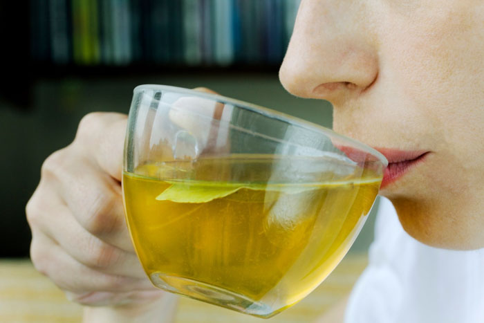 Thói quen uống nhiều trà rất dễ gây ố vàng răng