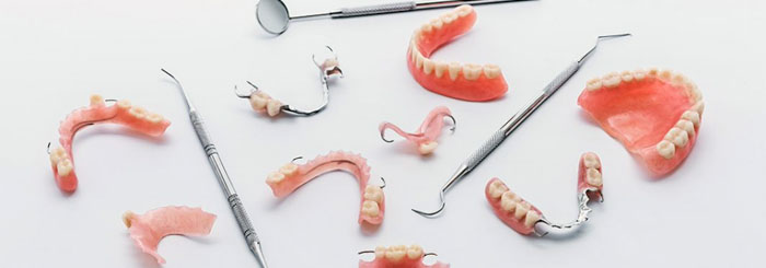 Các loại răng giả tháo lắp phổ biến