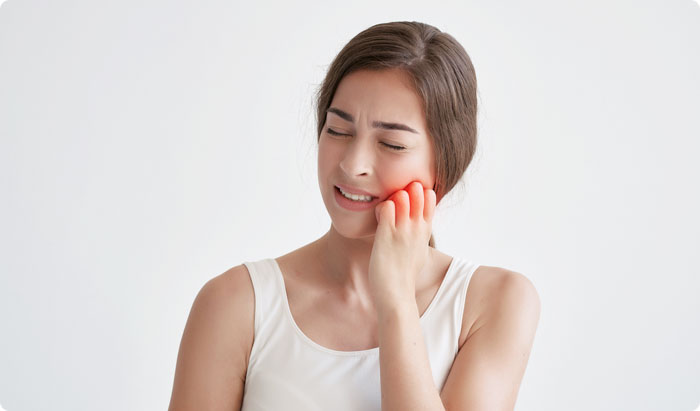Bệnh nhân đau nhức nghiêm trọng sau khi trồng răng giả
