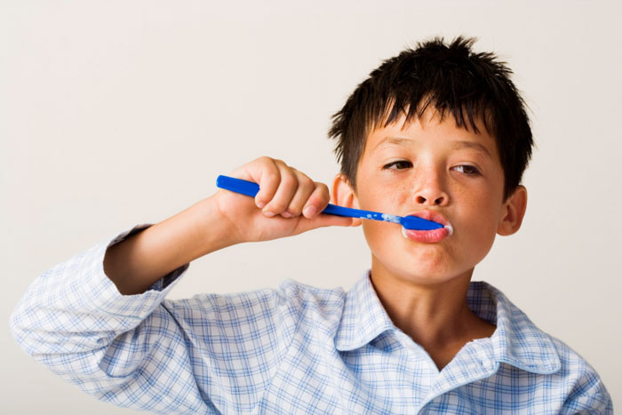 Chải răng hằng ngày đúng cách là việc quan trọng giúp bảo vệ sức khỏe răng miệng