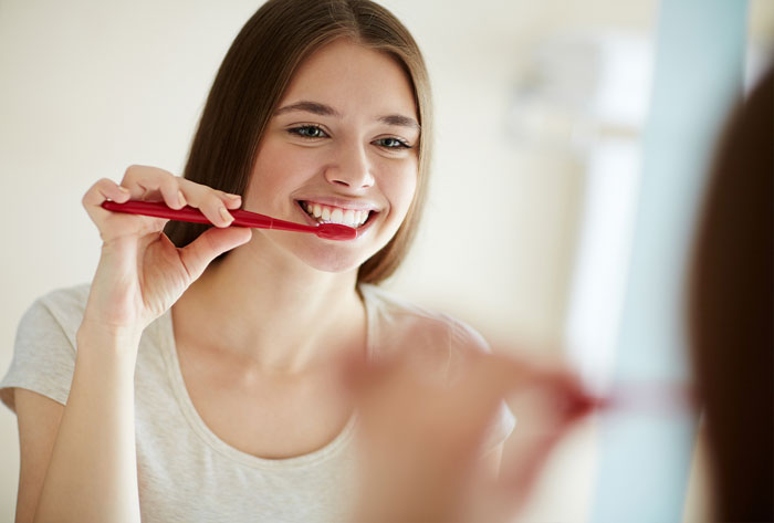 Tuổi thọ răng sứ được quyết định phần lớn bởi cách chăm sóc răng miệng hằng ngày