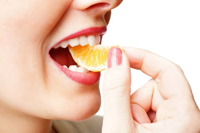 Răng cửa có chức năng cắn nhỏ thức ăn hỗ trợ răng hàm nghiền nhuyễn