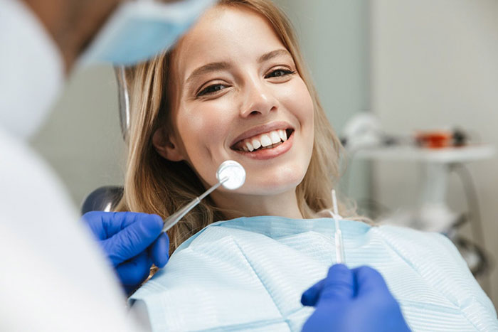 Thăm khám kiểm tra sức khỏe răng miệng định kỳ