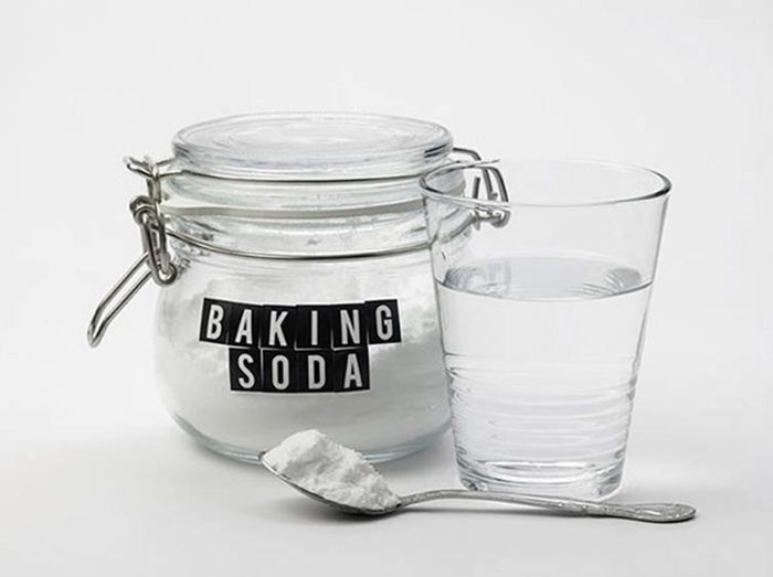 Baking Soda với nước sạch cần súc miệng kỹ