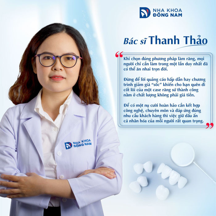 Ảnh chụp chân dung bác sĩ Nguyễn Thị Thanh Thảo, Bác sĩ chuyên khoa I chuyên ngành Răng Hàm Mặt, tốt nghiệp từ Đại học Y Dược. Bà là một chuyên gia có kinh nghiệm với nhiều chứng chỉ uy tín trong lĩnh vực nha khoa, bao gồm chứng chỉ hành nghề số 008071/ĐL-CCHN. Bác sĩ Thảo đã hoàn thành nhiều khóa đào tạo tại Bệnh viện Răng Hàm Mặt Trung Ương Thành Phố Hồ Chí Minh về cấy ghép nha khoa và chỉnh hình răng hàm mặt. Ngoài ra, bà còn có chứng chỉ chuyên khoa I từ Đại học Y Dược Huế trong các lĩnh vực điều trị nha chu, điều trị nội nha và nhổ răng tiểu phẫu. Bác sĩ cũng có chứng chỉ kiểm soát nhiễm khuẩn từ Trường Đại học Y Hà Nội. Hiện nay, bác sĩ Nguyễn Thị Thanh Thảo chuyên về cấy ghép Implant, phục hình sứ trên Implant, phục hình thẩm mỹ răng sứ - Veneer, và các tiểu phẫu nha khoa.