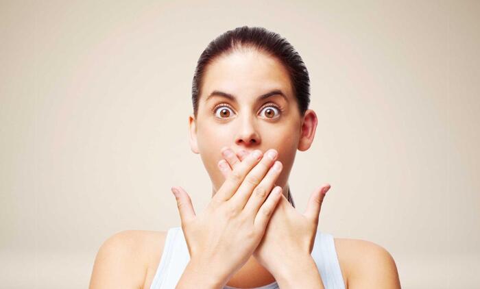 Hơi thở trở nên có mùi hôi sau khi bọc sứ là một trong những hệ quả của việc mài răng sai cách