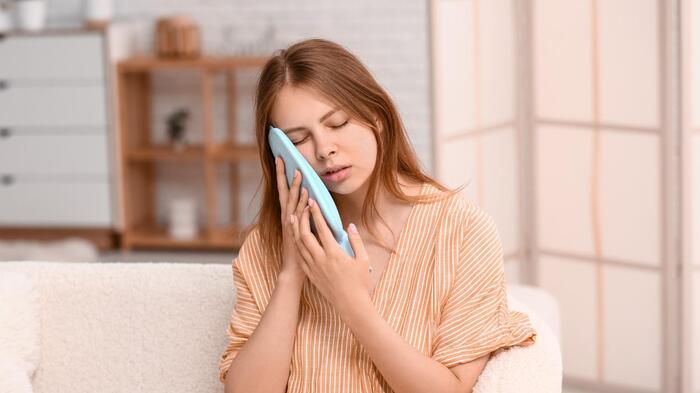 Nếu bị sưng đau trong giai đoạn đầu, hãy chườm đá lạnh