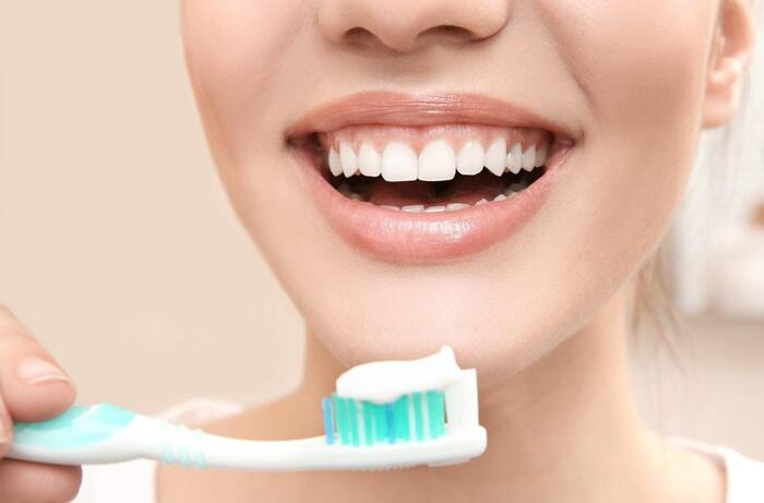 Chăm sóc răng miệng ảnh hưởng đến độ bền của răng cắm Implant