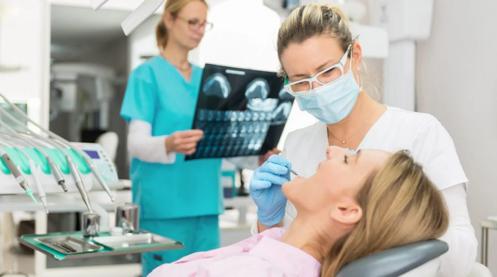 Đến ngay cơ sở nha khoa để được thăm khám
