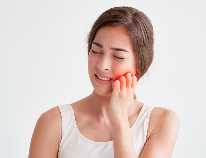 Răng cắm Implant bị nhức kéo dài thì nên đến nha khoa để kiểm tra