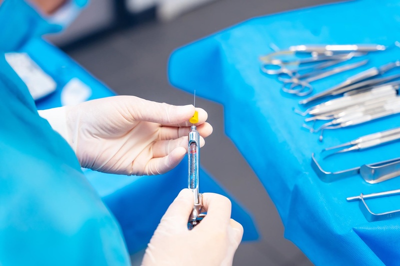 Trước khi cấy Implant khách hàng được gây tê để không quá khó chịu