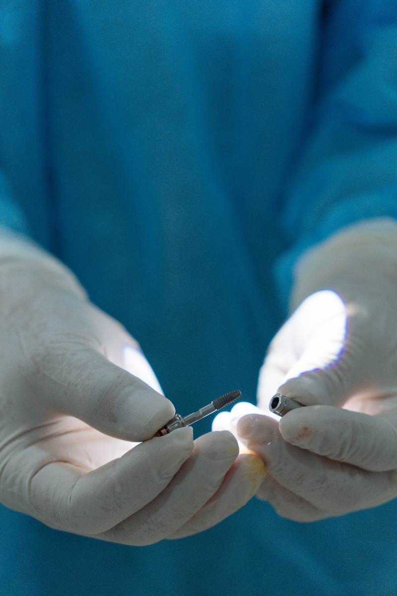 Nha khoa sử dụng trụ Implant chính hãng